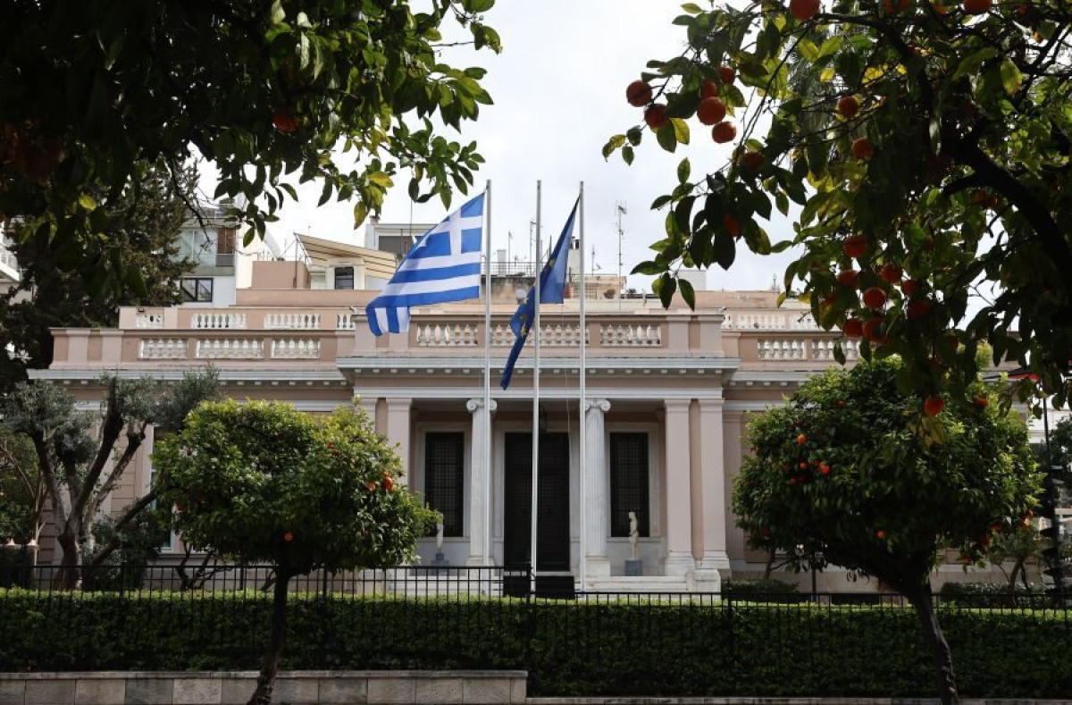 «Με το όπλο παρά πόδα» η κυβέρνηση απέναντι στο ράλι πετρελαίου