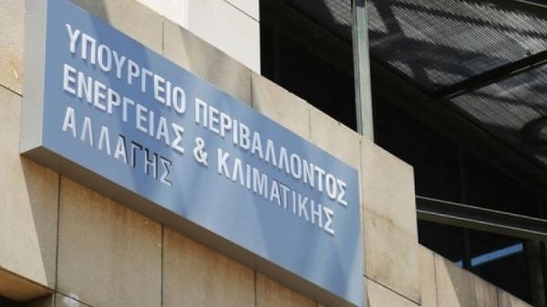 ΥΠΕΝ: Τι σχεδιάζει για «τακτοποίηση» αυθαιρέτων, μεταφορά συντελεστή και κτηματογράφηση;