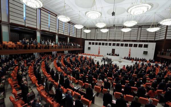 Γιατί ζητά πρόωρες εκλογές η τουρκική αντιπολίτευση
