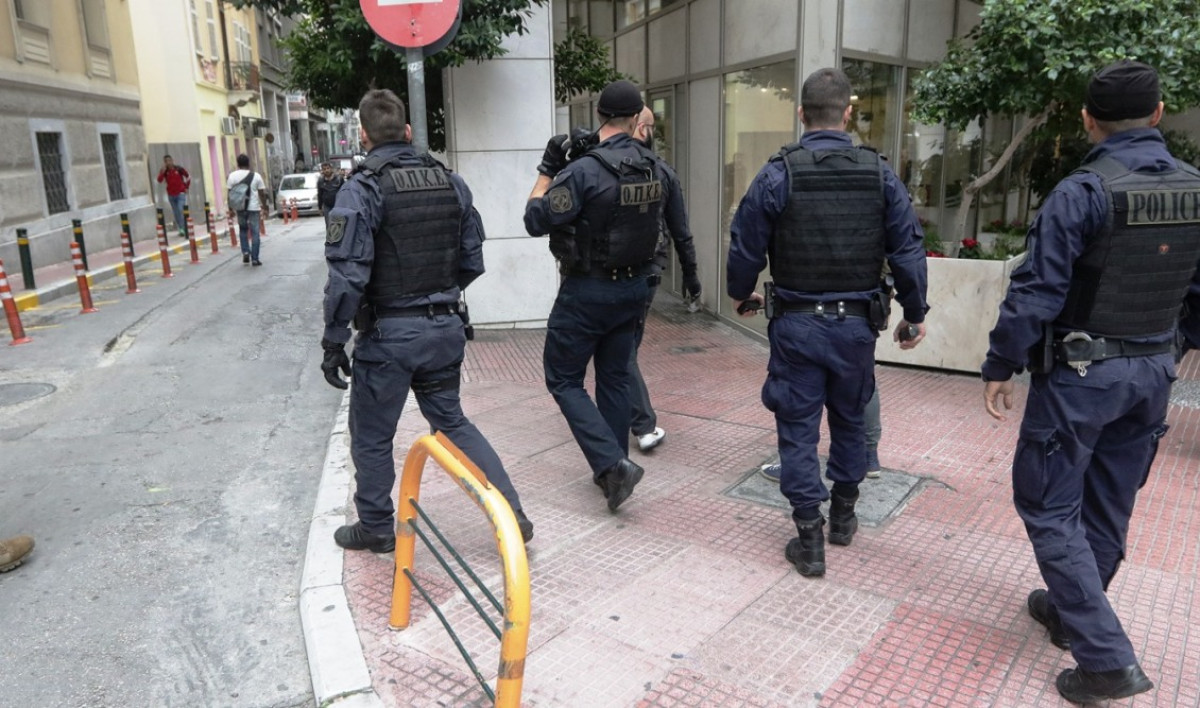 Σύλληψη 36χρονου στο κέντρο της Αθήνας – Επιχείρησε να τραβήξει πιστόλι κατά τον έλεγχο