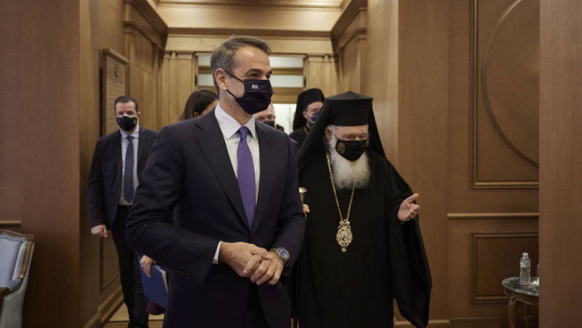 Κοινός «τόπος» Μητσοτάκη-Εκκλησίας για καθολικό εμβολιασμό: Τήρηση μέτρων στους ναούς