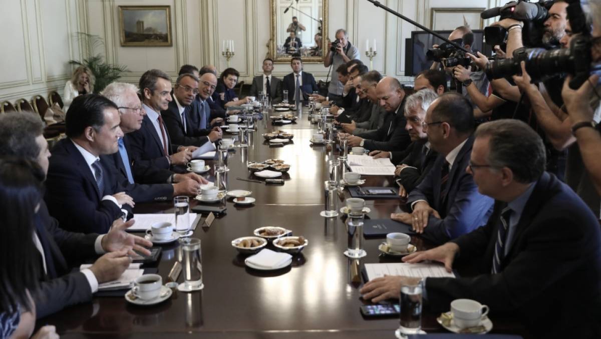 Δημοσκόπηση: Η αξιολόγηση της κυβέρνησης-Οι δημοφιλείς υπουργοί