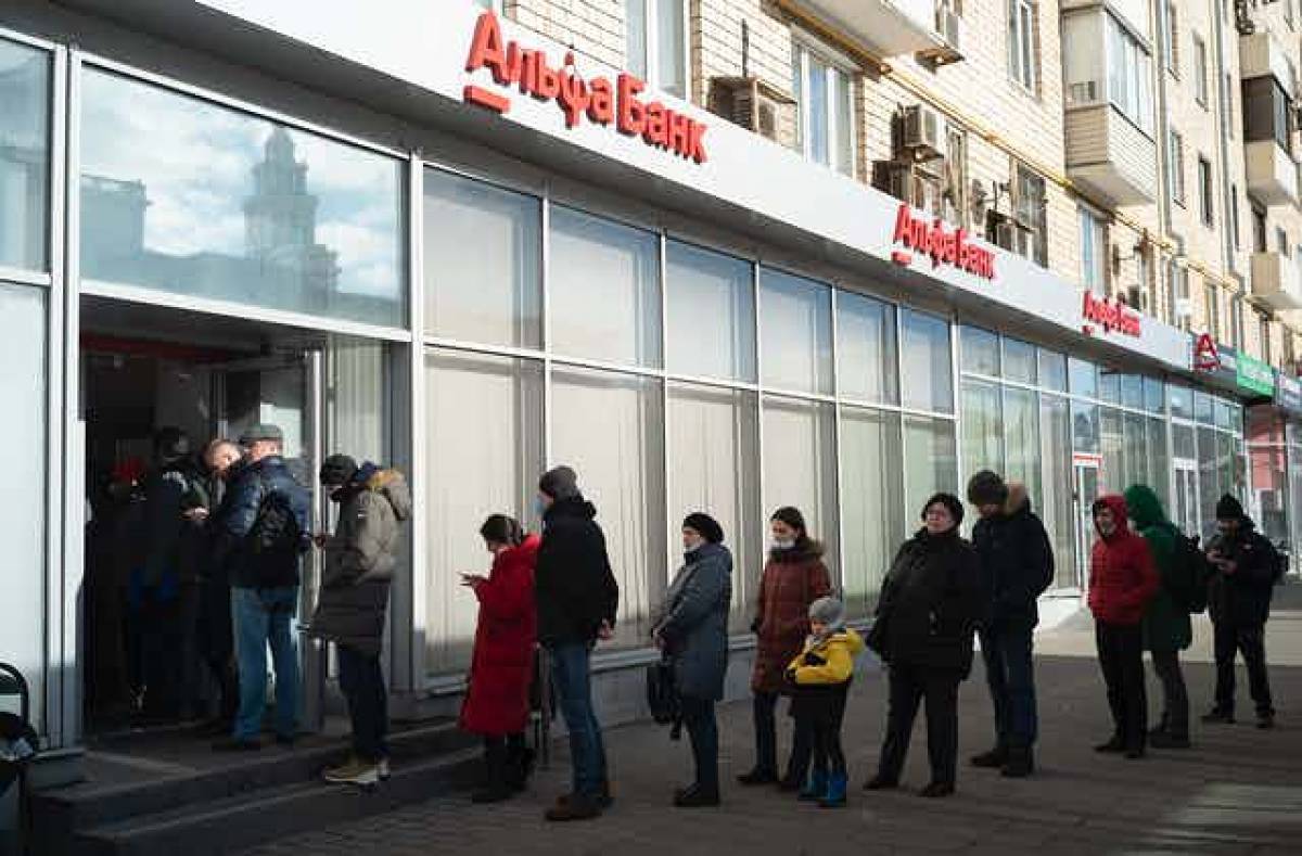 Τι προκαλούν στους Ρώσους πολίτες οι δυτικές κυρώσεις