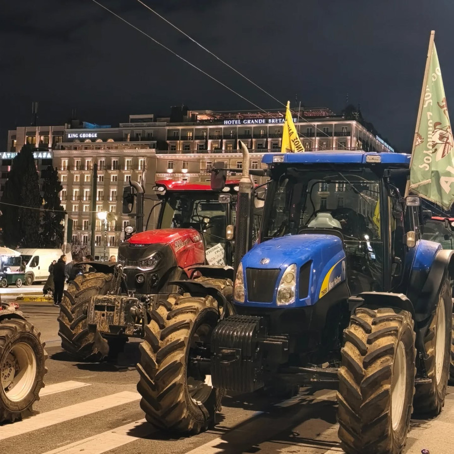 Μπροστά στη Βουλή τα τρακτέρ των αγροτών – Προειδοποιήσεις για «Mαύρο Πάσχα»