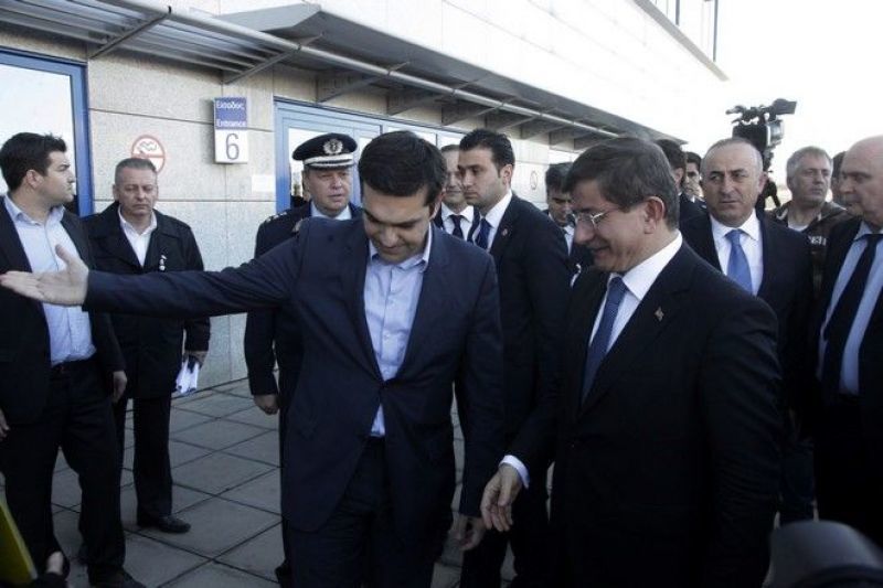 Τσίπρας σε Νταβούτογλου: Τη διμερή συνεργασία, την υπονομεύουν οι τουρκικές προκλήσεις