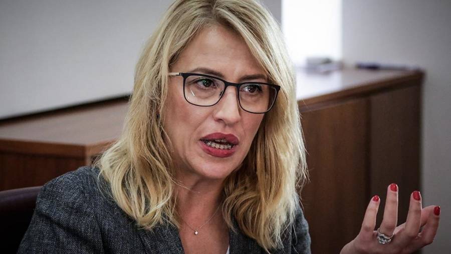 Δεν μπορεί, κάτι θα εννοεί η Ρένα Δούρου...