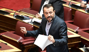Παππάς για Άγνωστο Στρατιώτη: Διάταξη θα έχετε, υπουργό να την εφαρμόσει θα έχετε;