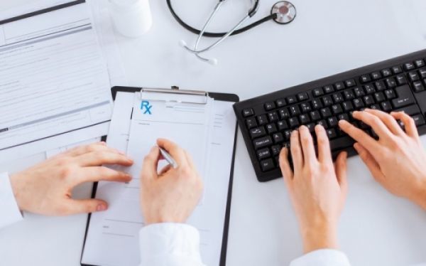 Clawback και rebates "βυθίζουν" τις υπηρεσίες υγείας, σύμφωνα με μελέτη της ICAP