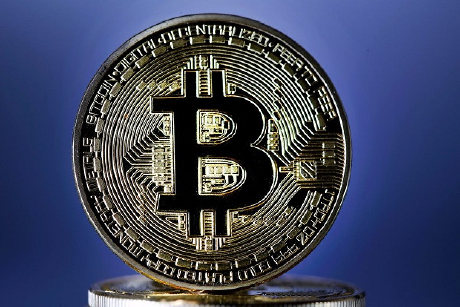 «Κόλλησε» κάτω από τα 30.000 δολάρια το bitcoin
