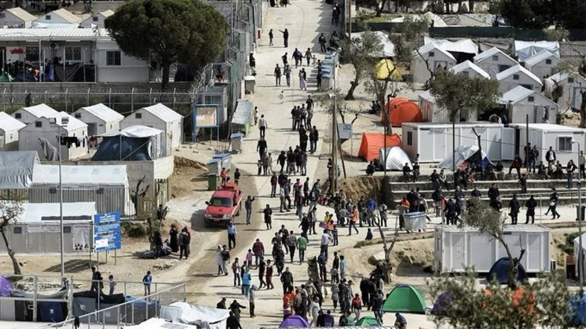 Έρευνα: Μέσα οι πρόσφυγες, έξω οι μετανάστες