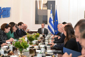 Νέοι γενικοί γραμματείς υπουργείων: «Μεταγραφές» των υπουργών με γαλάζια προϋπηρεσία
