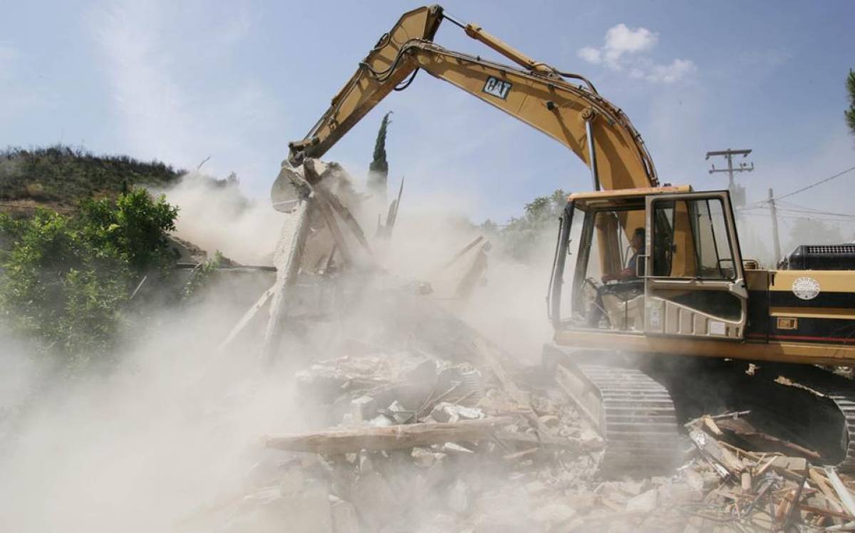 «Φρένο» στις κατεδαφίσεις αυθαιρέτων μέχρι τον Οκτώβριο