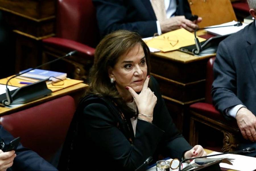 Καρφιά Ντόρας κατά Σαμαρά