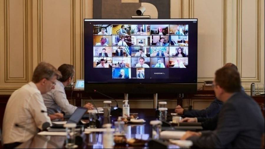 Υπουργικό Συμβούλιο: Μεσοπρόθεμο και νέο ασφαλιστικό σε πρώτο πλάνο