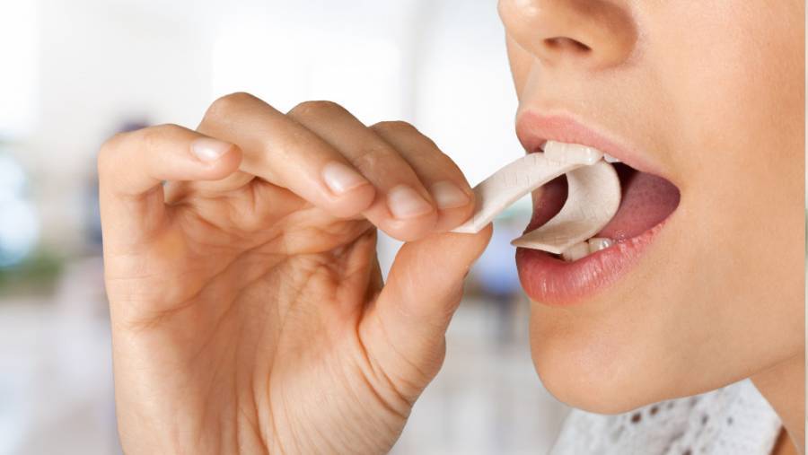 Πειραματική... τσίχλα μειώνει 95% το ιικό φορτίο κορονοϊού στο στόμα