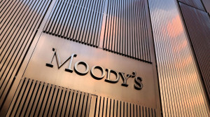 Moody’s: Διατήρησε την Ελλάδα μία βαθμίδα κάτω από την επενδυτική