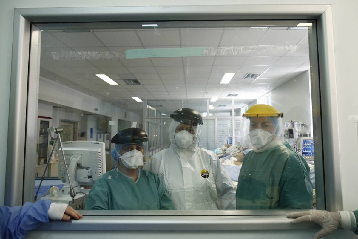 «SOS» εκπέμπει η Αττική:Στο 95% η πληρότητα στις κλίνες ΜΕΘ