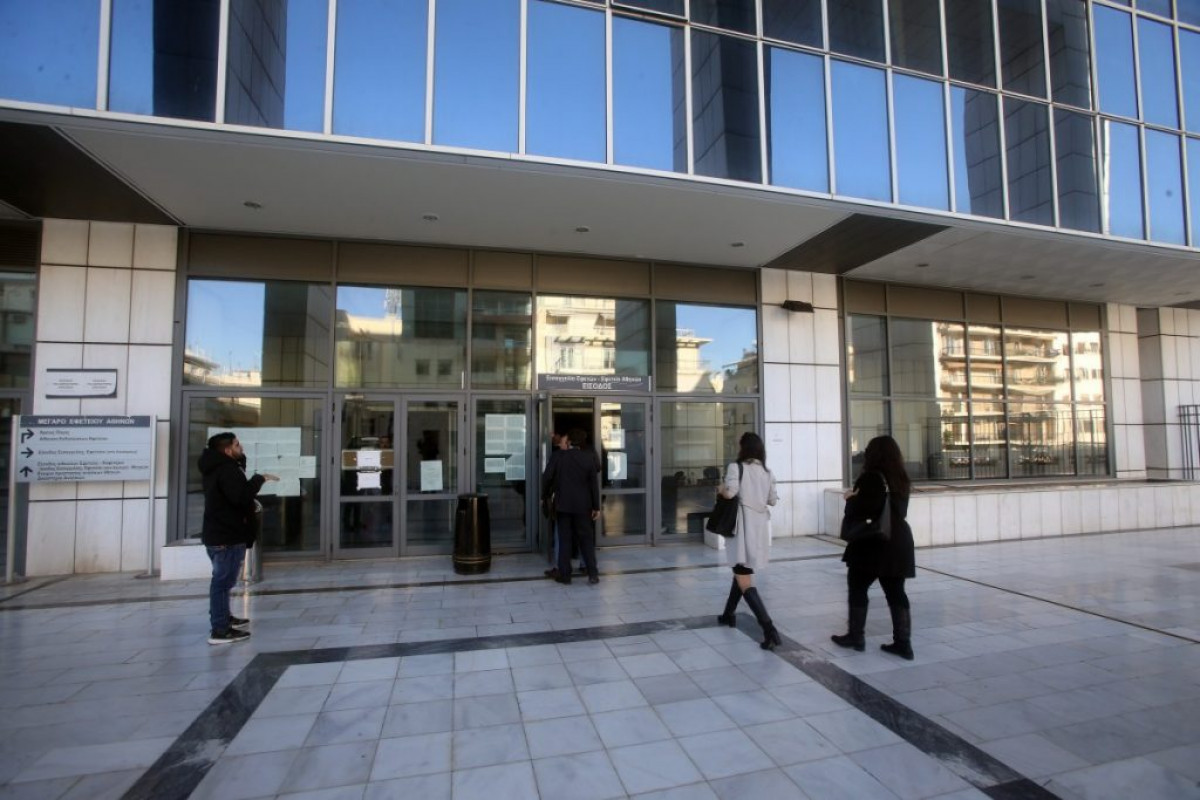 Συναγερμός στο Εφετείο Αθήνων: Άνδρας εισέβαλε με το αυτοκίνητό του