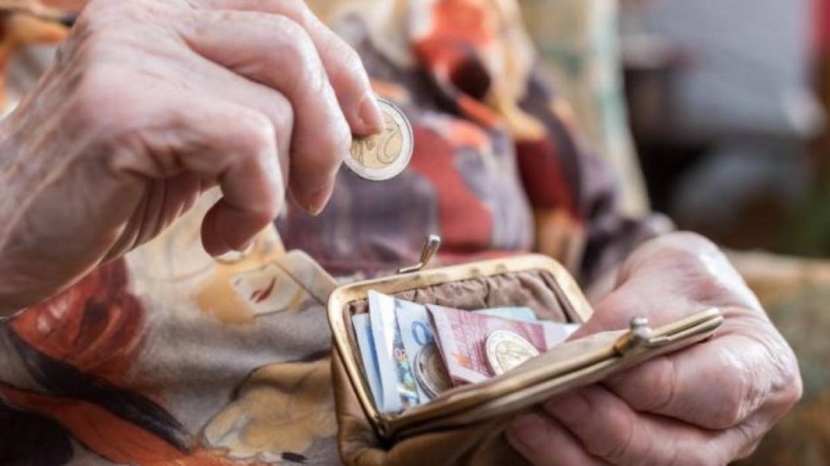 Με μάσκες και γάντια η πληρωμή συντάξεων από τα ΕΛΤΑ