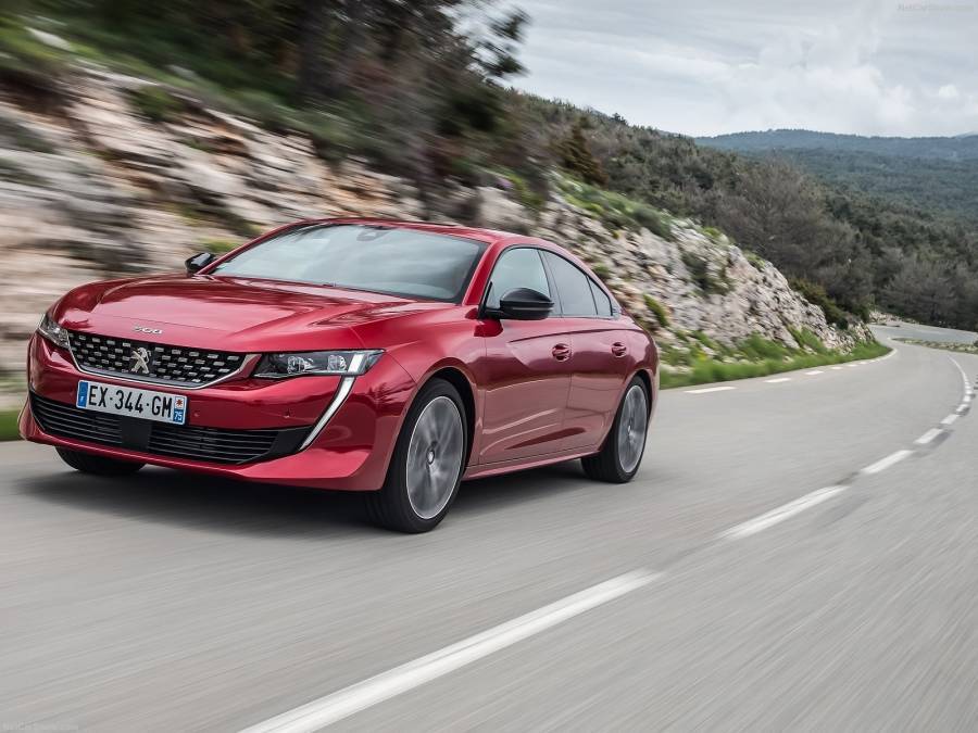 Το άρτιο σε χώρους, εξοπλισμό και κινητήρες Peugeot 508