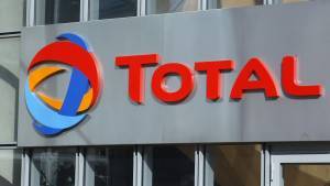 Μειωμένα κατά 35% τα κέρδη της Total το πρώτο τρίμηνο