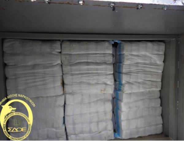ΣΔΟΕ: Κατάσχεση μεγάλης ποσότητας ναρκωτικών εντός container στον Πειραιά