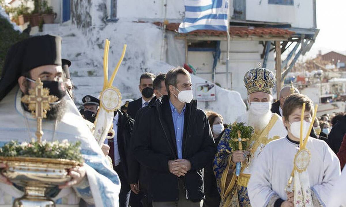 Νέο κάλεσμα Μητσοτάκη για εμβολιασμό από τον Άγιο Ευστράτιο