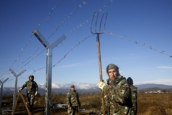 ΠΓΔΜ: Σηκώνουν φράχτη οι Σκοπιανοί στα σύνορα με την Ελλάδα