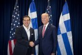 Διπλό μήνυμα Τσίπρα για το χρέος από τη Νέα Υόρκη