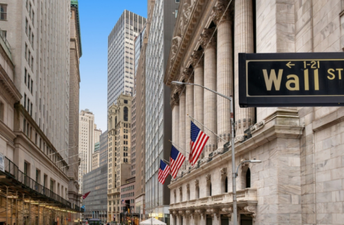 Wall Street: Ήπια κέρδη μετά το χθεσινό «ξεπούλημα»