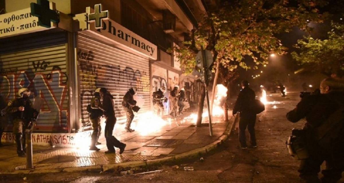 Νέα επεισόδια με κουκουλοφόρους στα Εξάρχεια