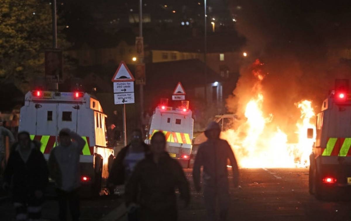 Νεκρή δημοσιογράφος μετά από πυροβολισμούς στη Βόρεια Ιρλανδία