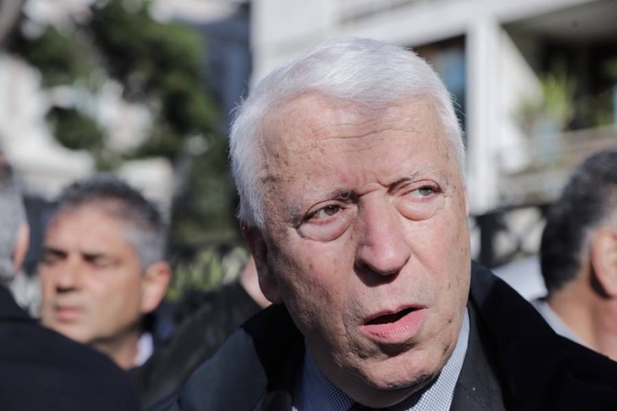 Λόγω... καιρού απουσίαζε ο Μουτζούρης από το Μαξίμου