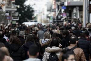 Ο εμπορικός κόσμος αποτιμά την εορταστική περίοδο και αναμένει τις χειμερινές εκπτώσεις