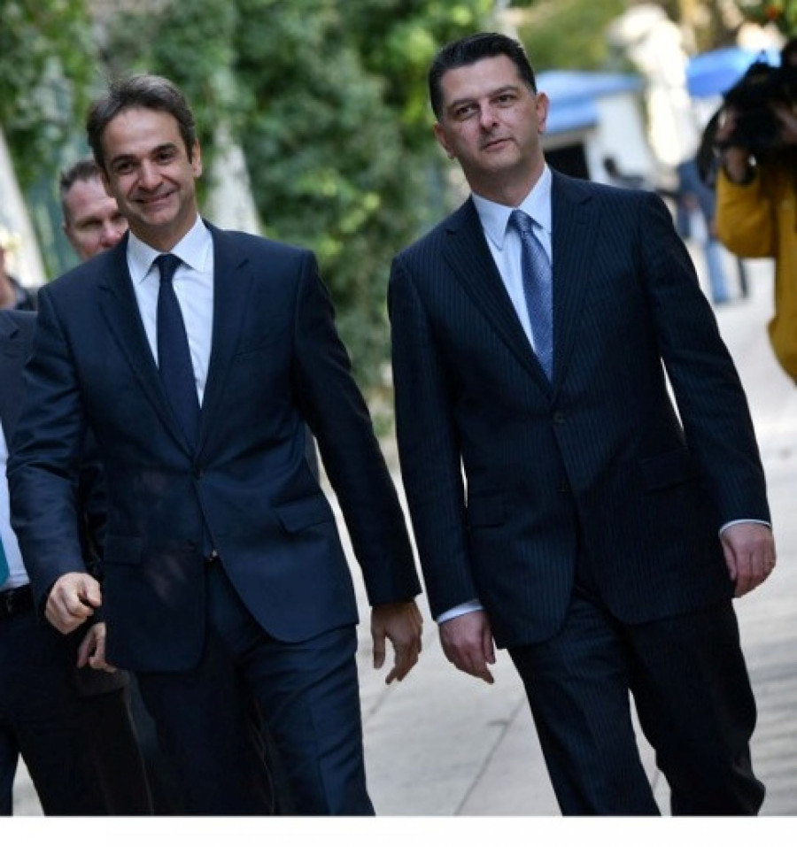 ΠΑΣΟΚ και ΣΥΡΙΖΑ ζητούν την αποχώρηση Μπεκίρη από το πρωθυπουργικό γραφείο: Τι απαντά ο Μαρινάκης