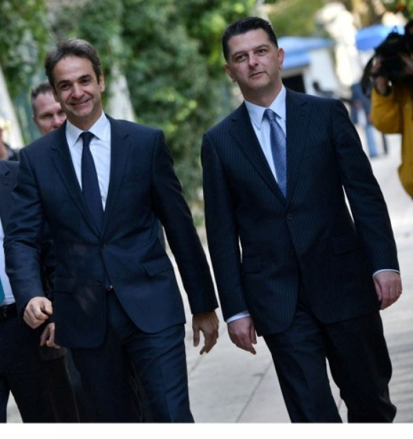 ΠΑΣΟΚ και ΣΥΡΙΖΑ ζητούν την αποχώρηση Μπεκίρη από το πρωθυπουργικό γραφείο: Τι απαντά ο Μαρινάκης