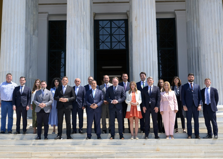 Παπασταύρου: Απεξάρτηση από το ρωσικό φυσικό αέριο μέσω του LNG