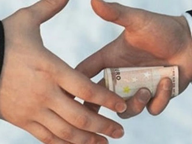 Για πρώτη φορά στα χρονικά η διαφθορά στην Ελλάδα μειώθηκε το 2010