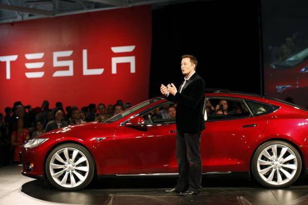 Ο Μασκ δώρισε μετοχές της Tesla σε φιλανθρωπικούς σκοπούς