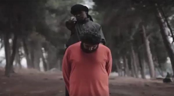 ISIS: Παιδί εκτελεί όμηρο των τζιχαντιστών (video)