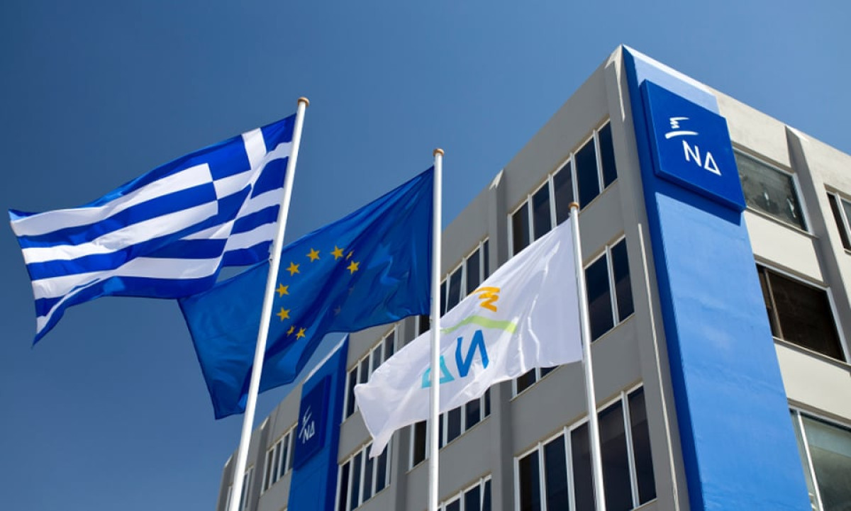 Επίθεση κουκουλοφόρων σε γραφεία της ΝΔ στην Πάτρα