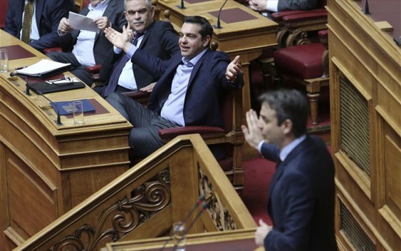 Μητσοτάκης: Βάλατε τη χώρα σε επικίνδυνο μονοπάτι-Τσίπρας: Καταθέστε πρόταση μομφής