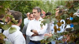 Ο Μητσοτάκης θέλει... να προλάβει τα μπλόκα-Σύσκεψη για τους αγρότες