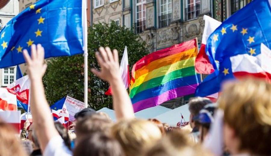 Δέσμευση ΕΕ να σέβεται, προστατεύει, προωθεί τα δικαιώματα των ΛΟΑΤΚΙ+