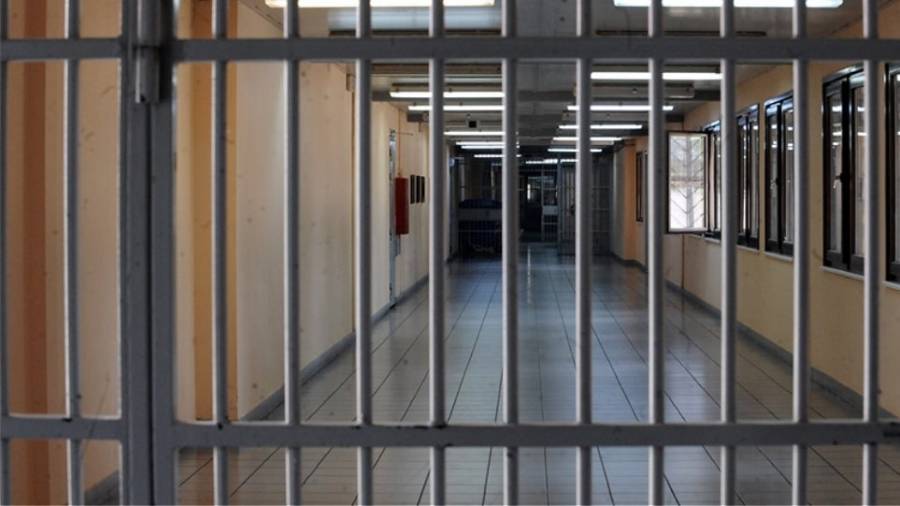 Αποφυλάκιση κρατουμένων με ελαφρά αδικήματα λόγω... κορονοϊού εξετάζει η κυβέρνηση