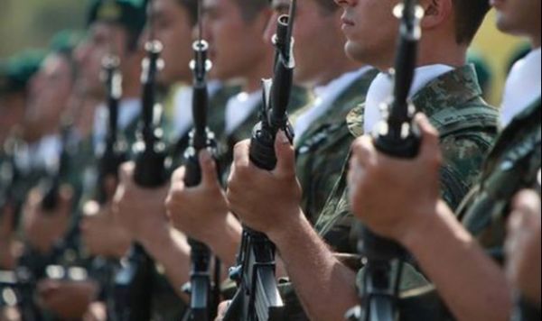 Σκέψεις για αύξηση της στρατιωτικής θητείας
