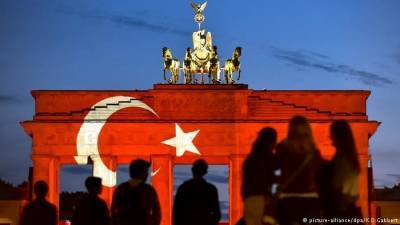 Η επίσκεψη Ερντογάν διχάζει τους Τούρκους της Γερμανίας