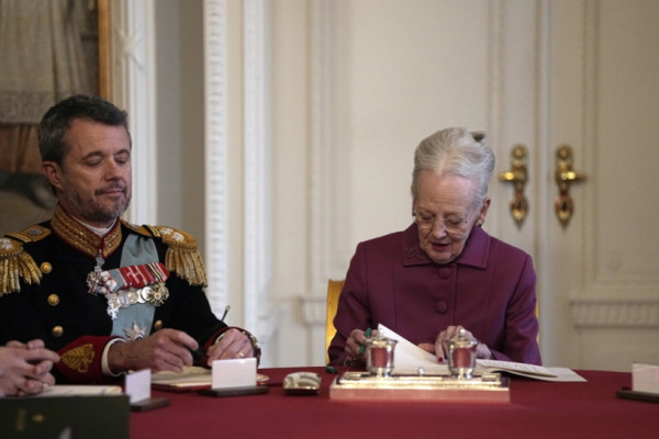 Δανία: Παραιτήθηκε η Μαργαρίτα- Νέος βασιλιάς ο Φρειδερίκος