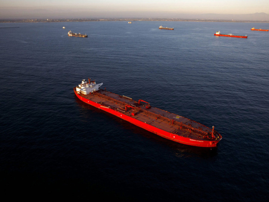 Πέντε πλοία με 3 εκατ. βαρέλια ντίζελ σαλπάρουν για Ευρώπη
