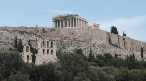 Ο τουρισμός δίνει «καύσιμα» για επιδοτήσεις ρεύματος και πακέτο ΔΕΘ